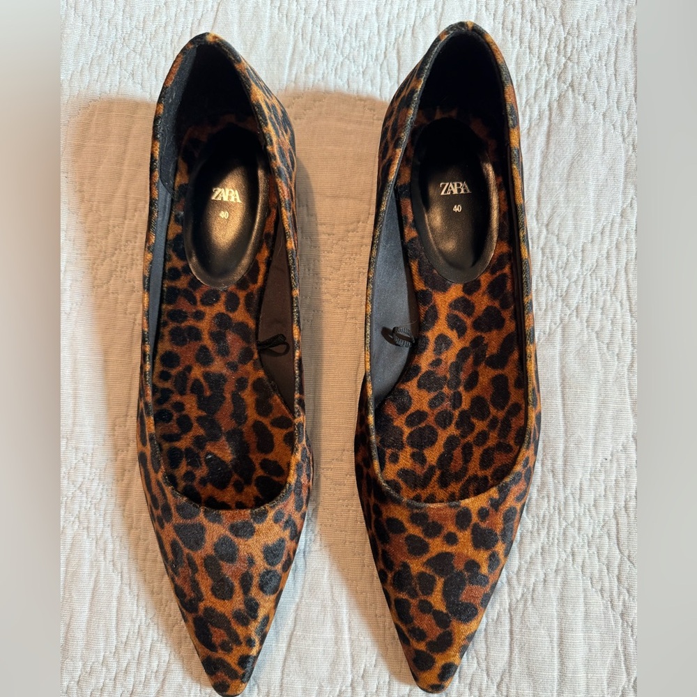 NWOT  Zara Leopard Print Flats 40